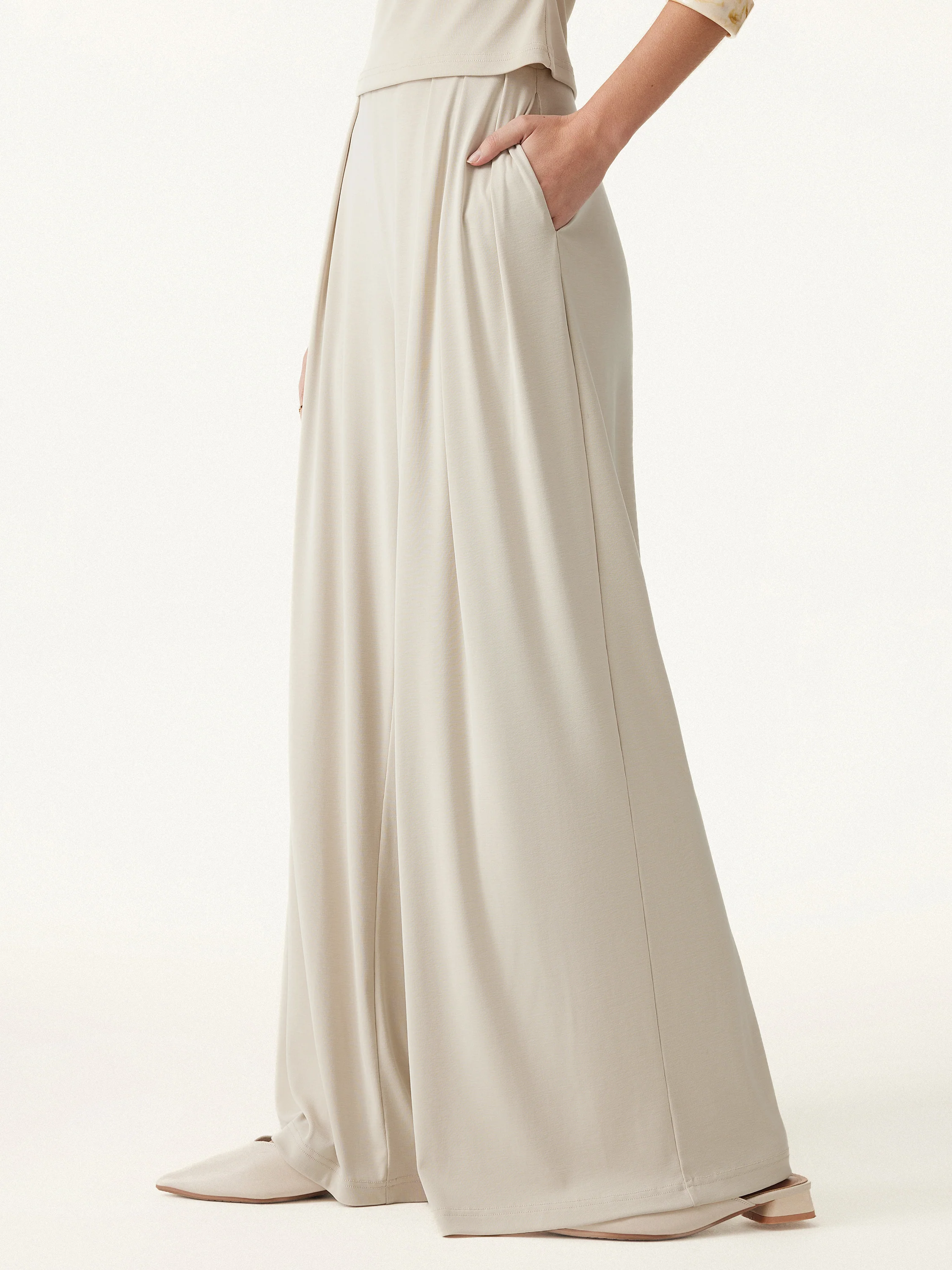 Sandwashed Mid Rise Pleated Wide Leg Palazzo Pants with Pockets - Image 10