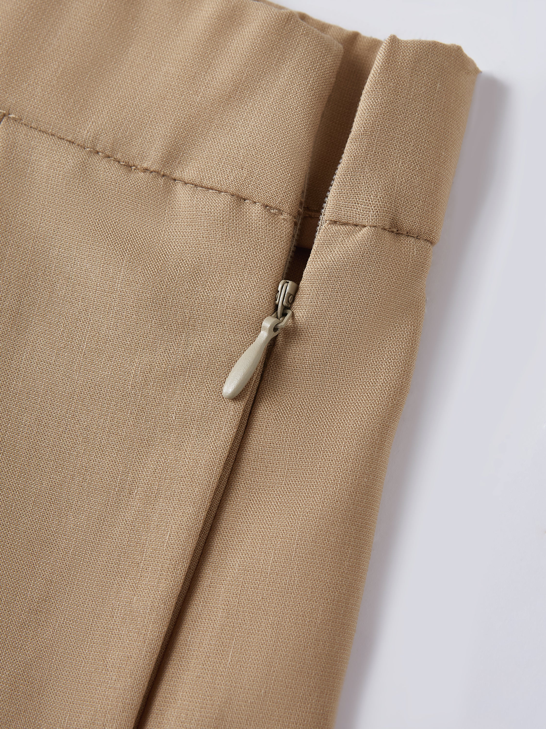 Lyocell-Linen Tailored Shorts with Pockets - Image 3