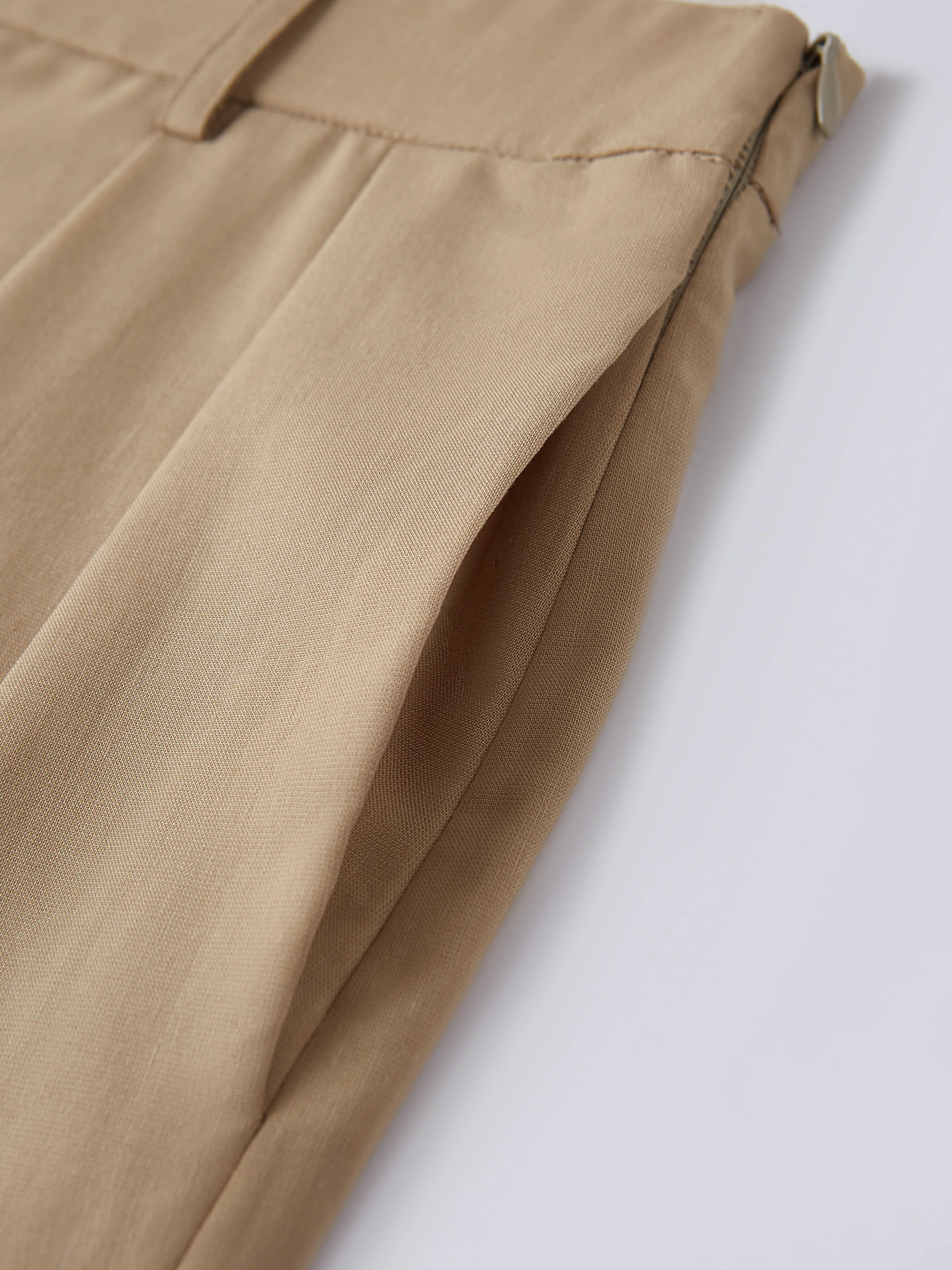 Lyocell-Linen Tailored Shorts with Pockets - Image 7