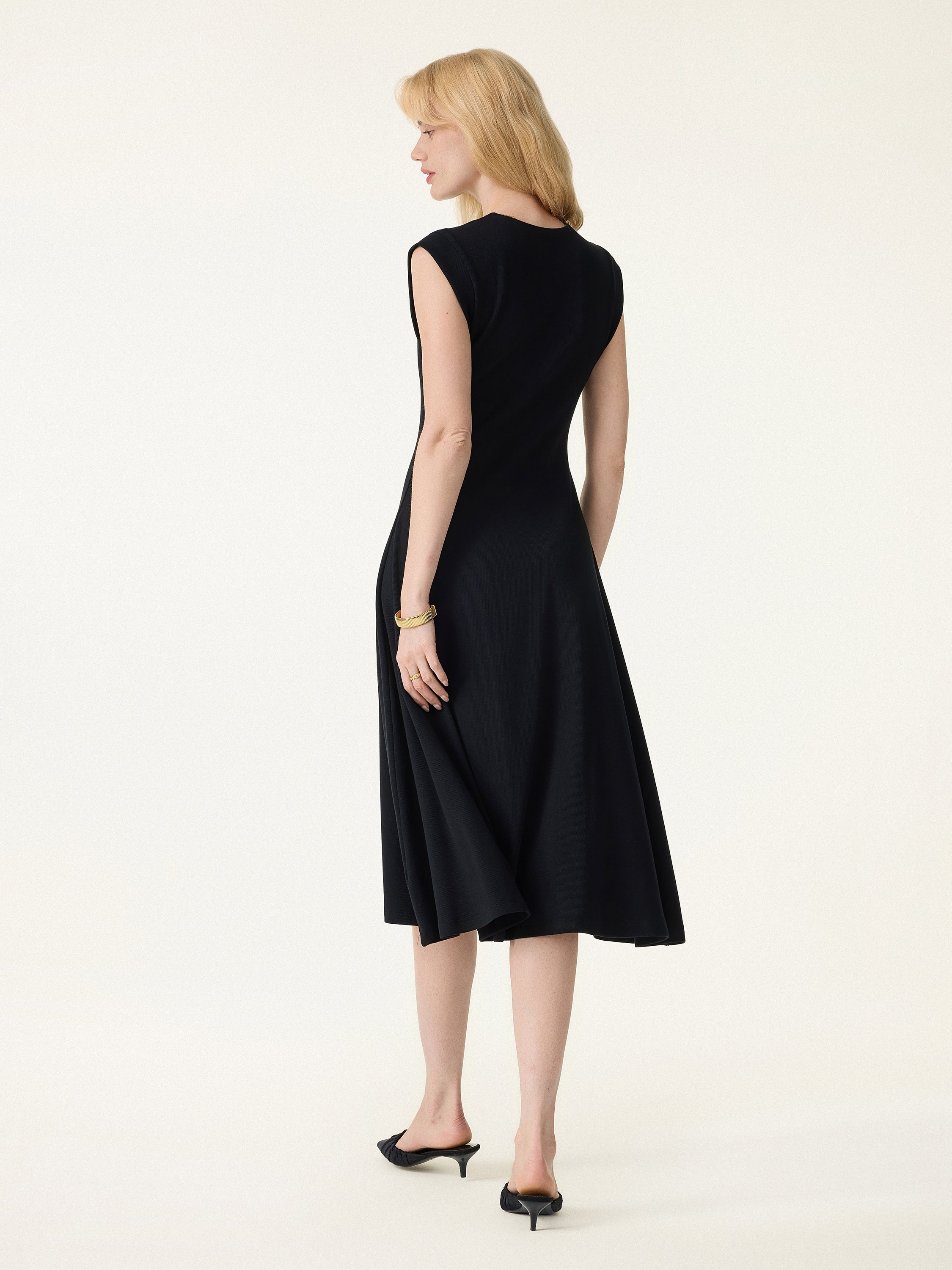 Plantive Flowy V-Neck Flared A-Line Midi Bra Dress - Image 7
