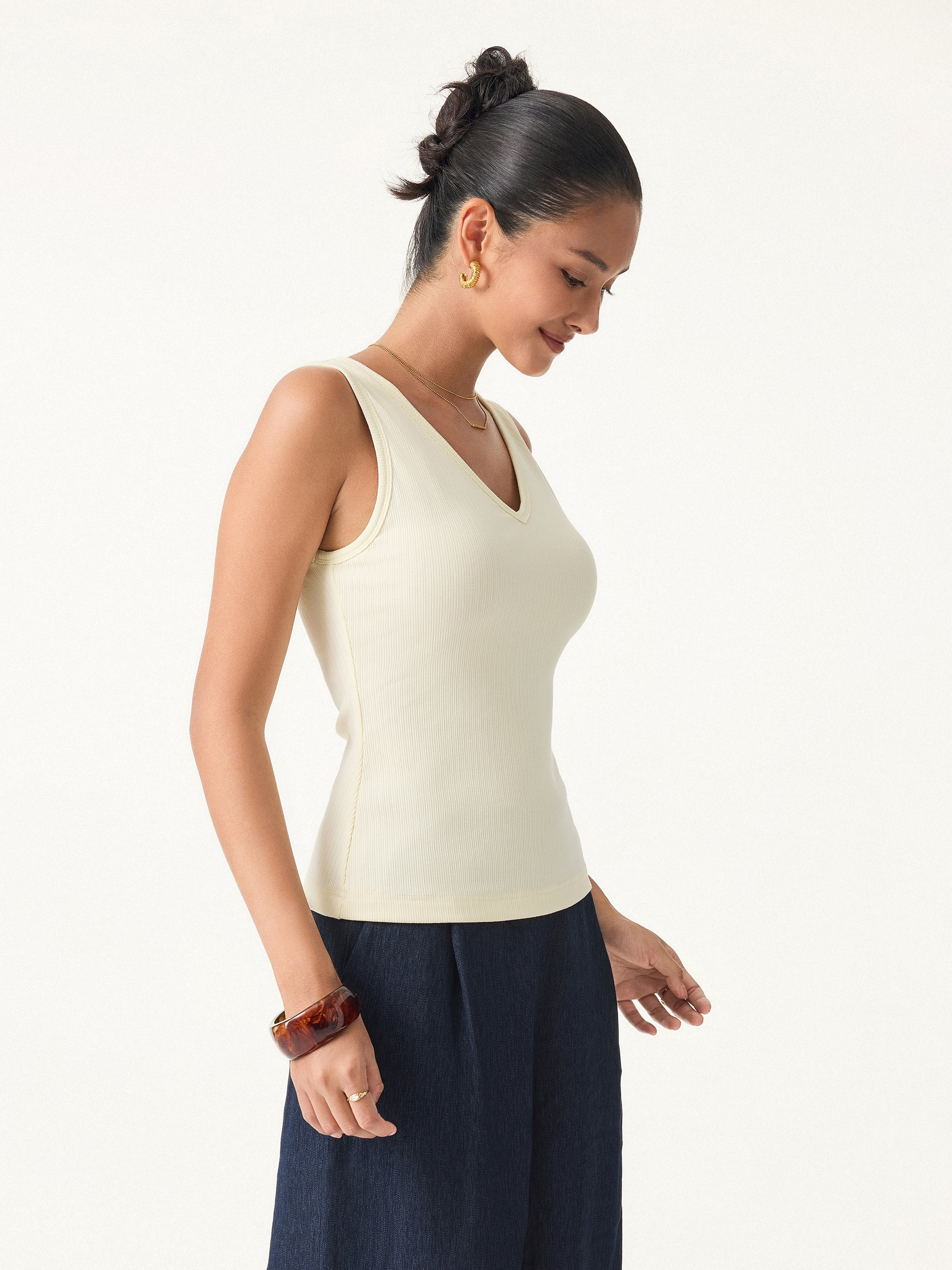 Pointelle V-neck Sleeveless Bra Tank - Image 9