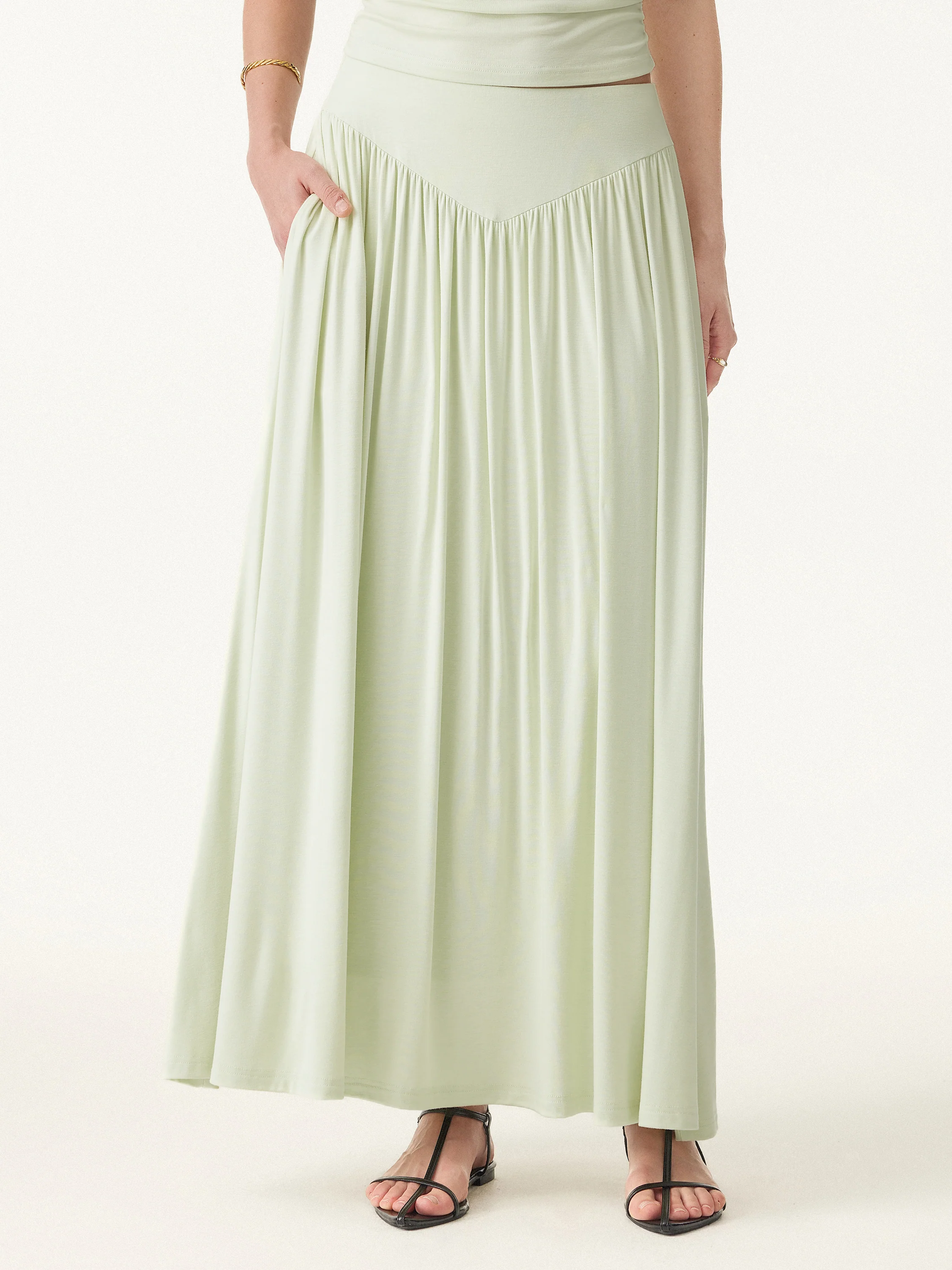 Ultrasoft V-shape Waist Gathred Maxi Circle Skirt with Pockets - Image 3